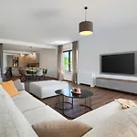 Villa Arround Svetvincencenat With Heated Pool Svetvinčenat